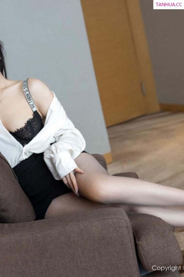 李凯诗 luvian本能 [XiuRen]高清写真图 2024.10.23 No.9329 luvian本能 黑丝美腿第13张图片